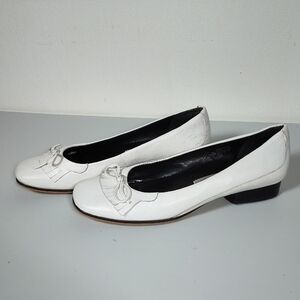 Vintage Etienne Aigner white leather ballet loafers 6
